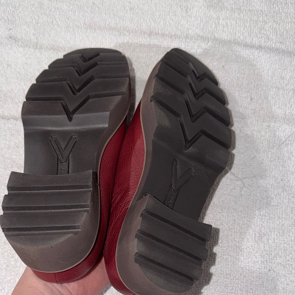 Vionic Women's Red Leather Clogs - Picture 3 of 3